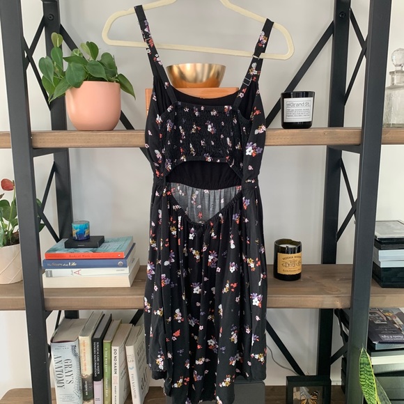 Open Back Floral Sundress - Picture 4 of 5